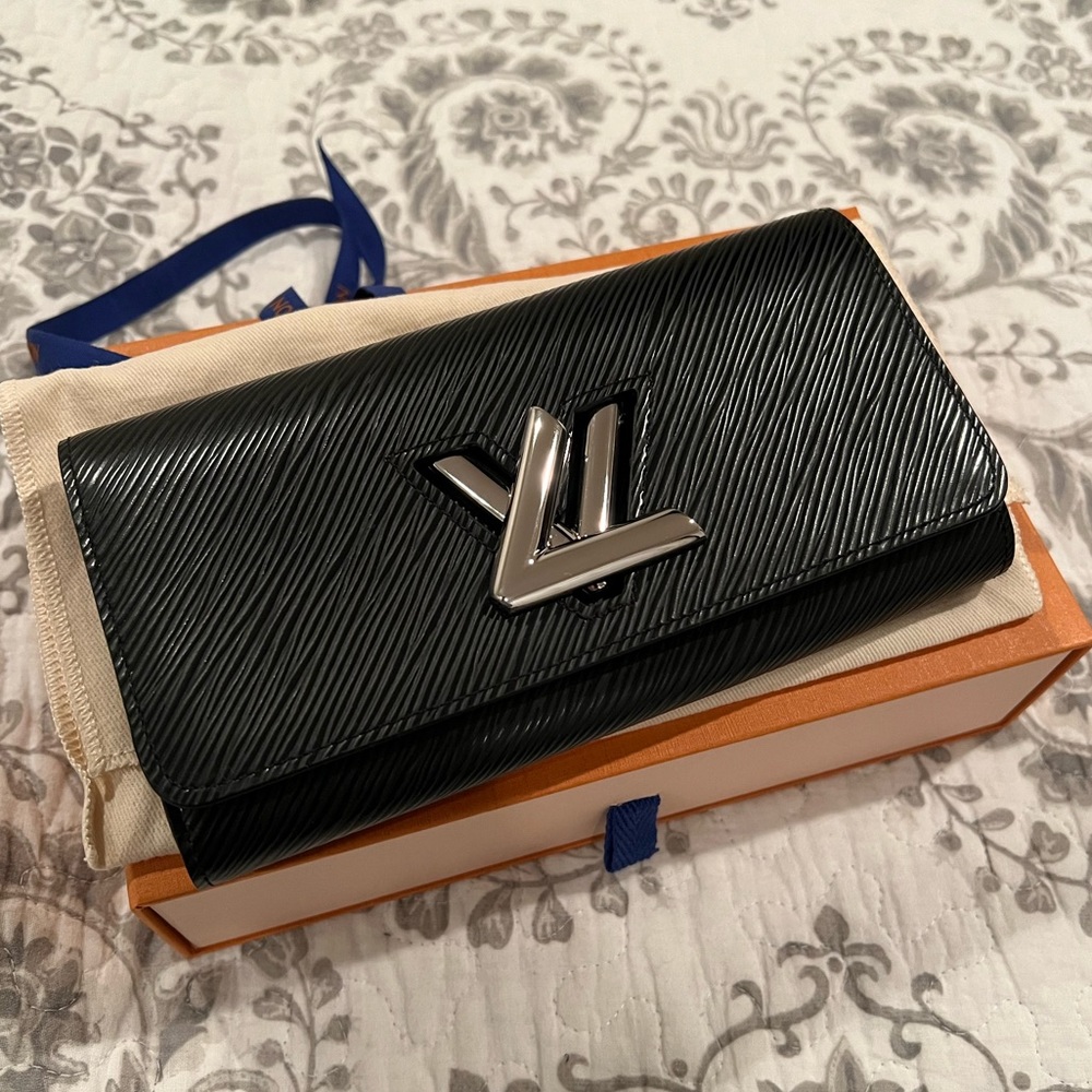 Louis Vuitton Epi Leather Twist Wallet